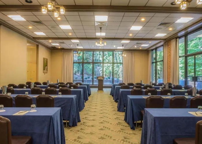 Williamsburg Woodlands Hotel & Suites, An Official Colonial Williamsburg Hotel